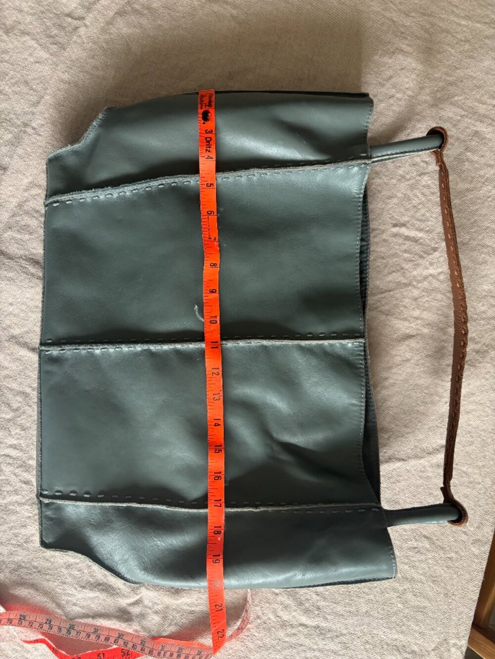 The Sak Los Feliz Tote in Sage - Picture 4 of 13